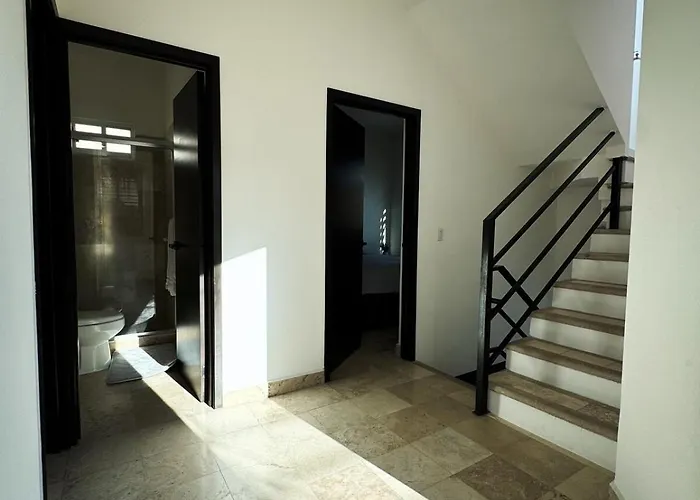 Modern 2br -3ba With Pool And Parking
