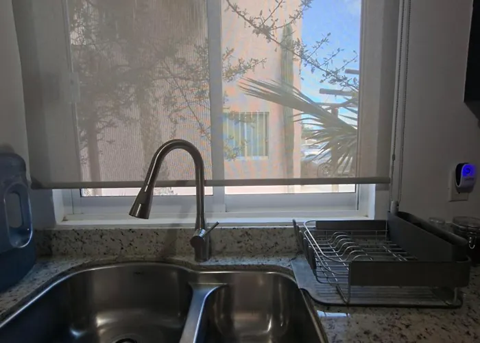 Modern 2br -3ba With Pool And Parking