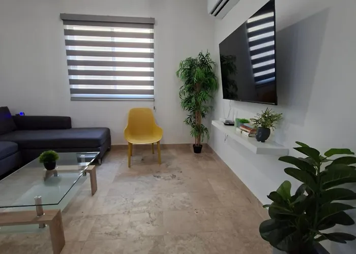 Modern 2br -3ba With Pool And Parking